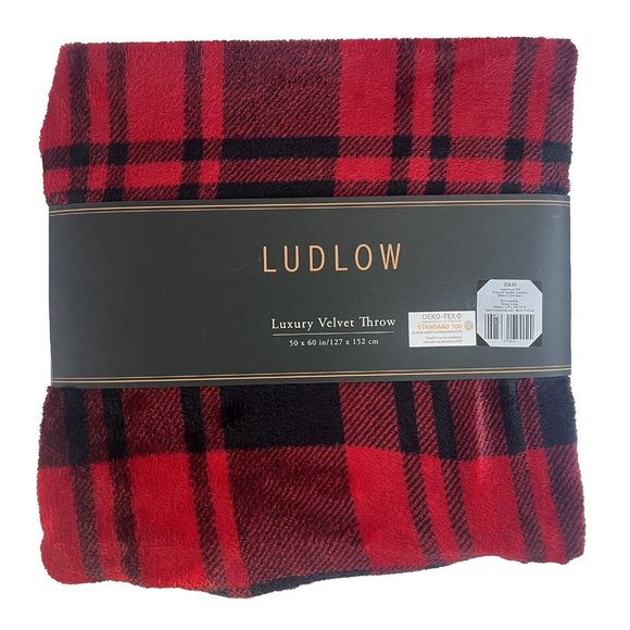 LUDLOW VELVETY THROW Blanket Black Red Checker Design 50x60 100% Polyester NEW! - Picture 1 of 4